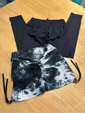 Scrunch Butt Activewear Bundle Black Crossover Leggings and Tie Die Shorts Sz M